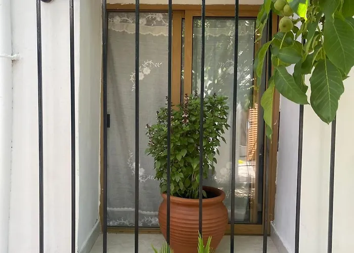 Serenity House Όμοδος